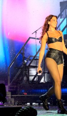 © twitter.com/goldnstellite
