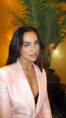dualipa-3864063555-20260426_200105.jpg